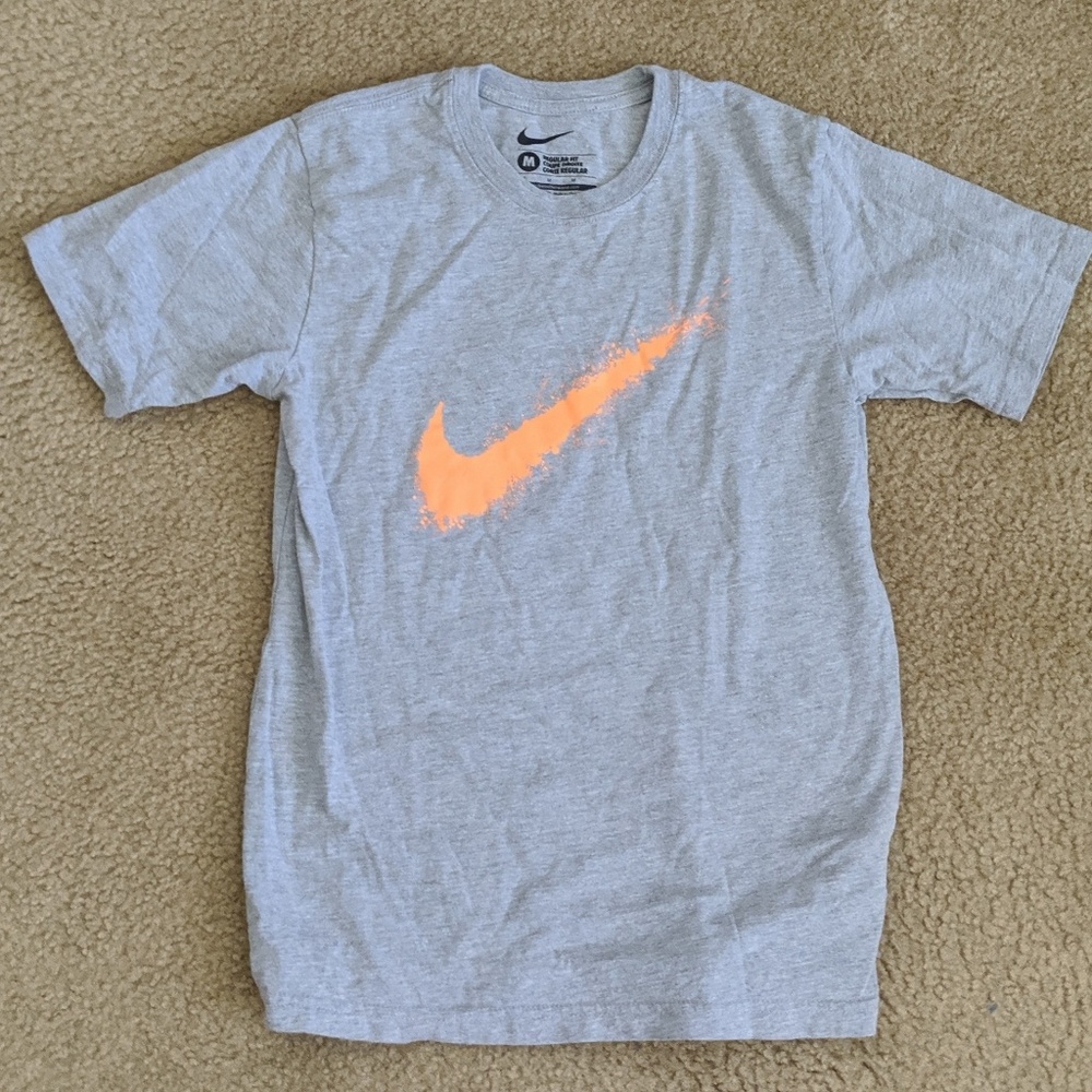 Nike boys tee EUC
